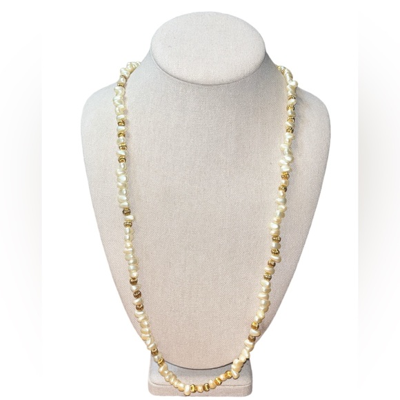 Fashion Jewelry Jewelry - ✨ 3/$15 Faux Pearl Gold Accents Necklace